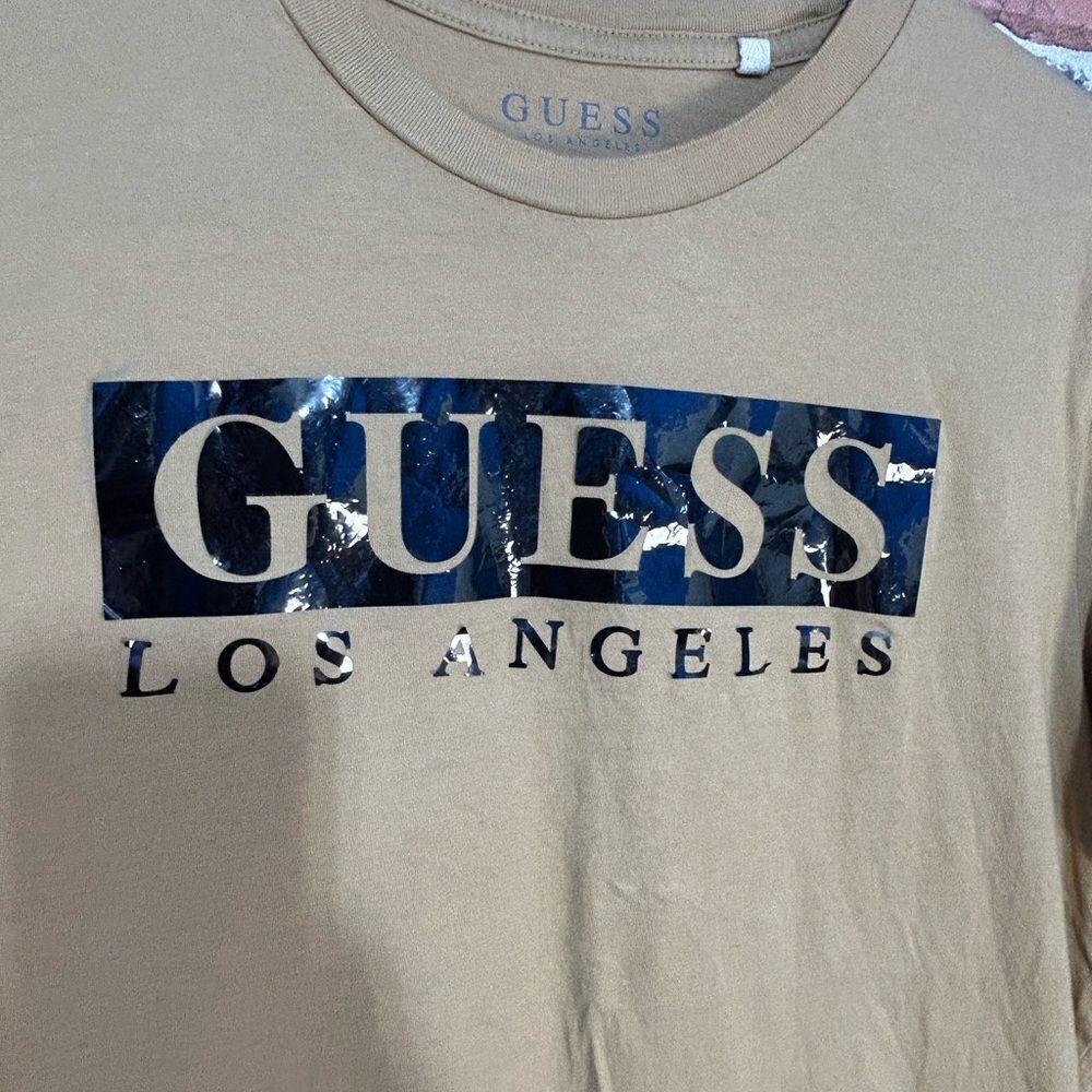 5â for $25đĽGuess Los Angeles TanâShort Sleeve T-Shirt Medium - Picture 3 of 6